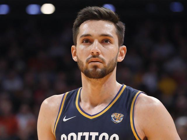 “九游app_ 季后赛最火爆瞬间盘点：球迷最激动的绝杀时刻”，季后赛落后绝杀