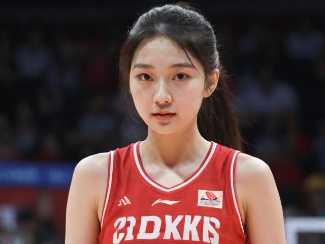 jiuyou.com_ 中国女篮年轻新秀崭露头角，未来可期，中国女篮最年轻的成员是谁